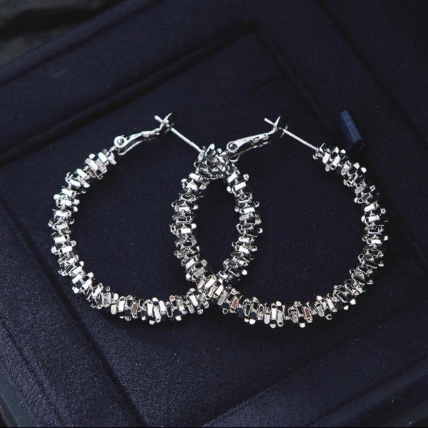 Bông Tai Khoen Tròn Trắng Hình Học Cá Tính