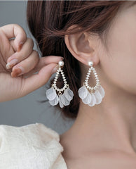 Bông Tai Tòn Teng Hình Giọt Nước Đính Đá Phối Cánh Hoa Trắng Nữ Tính