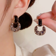 BÔNG TAI TÒN TENG DÁNG TRÒN KHUYẾT PHỐI ĐÁ XÁM ĐEN ĐỘC ĐÁO