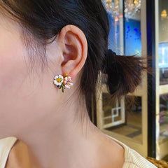 BÔNG TAI BẤT ĐỐI XỨNG HOA DẠ YẾN THẢO SẮC MÀU