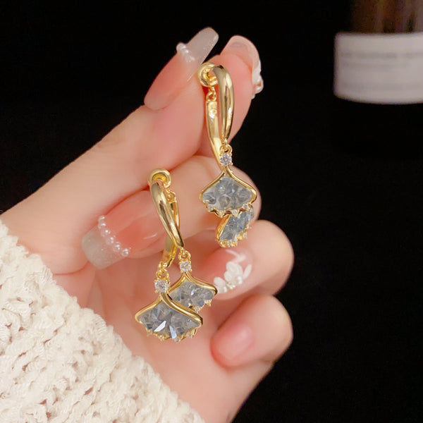 BÔNG TAI TÒN TENG KIỂU DÁNG LÁ BẠCH NGỌC ĐÁ XANH TRƯỚC SAU THỜI TRANG