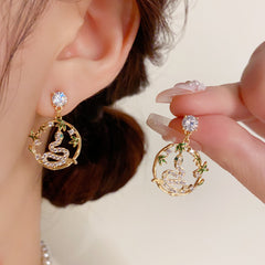 BÔNG TAI TÒN TENG SNAKE ĐÍNH ĐÁ TRẮNG PHỐI LÁ XANH ĐỘC LẠ