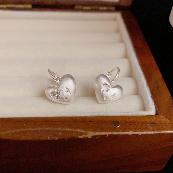 BÔNG TAI KHOEN TRÁI TIM BẠC NHÁM ĐÍNH ĐÁ TRẮNG ĐỘC ĐÁO