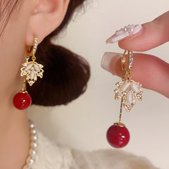 BÔNG TAI KHOEN TÒN TENG HÌNH LÁ PHONG ĐÁ MẮT MÈO PHỐI HẠT TRAI ĐỎ SANG TRỌNG