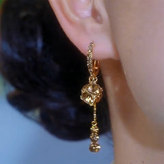 BÔNG TAI KHOEN TÒN TENG PHỐI ĐÁ LẬP PHƯƠNG NÂU TRÀ DÁNG DÀI 3 HẠT SANG TRỌNG