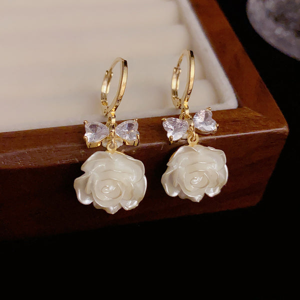 Bông Tai Khoen Tòn Teng Nơ Đá Phối Hoa Hồng Trắng