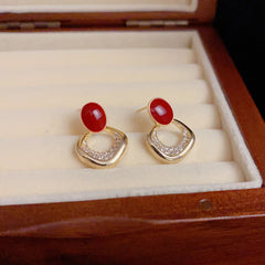 BÔNG TAI TÒN TENG OVAL ĐỎ PHỐI THOI ĐÍNH ĐÁ TRẮNG THỜI TRANG