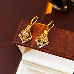 BÔNG TAI KHOEN TÒN TENG HÌNH THOI ĐÔI PHỐI ĐÁ NÂU TRÀ SANG TRỌNG