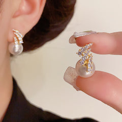 BÔNG TAI DÁNG ĐÁ 3H PHỐI 1 HẠT TRAI TRẮNG SÁT TAI