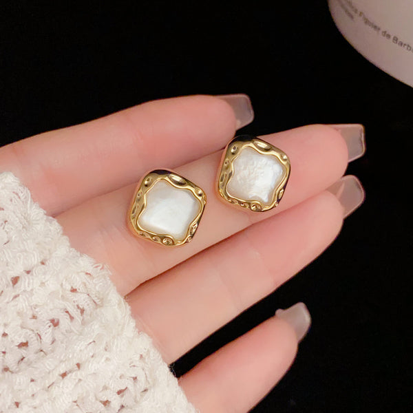 Bông Tai Hình Thoi Phối Đá Ánh Xà Cừ Viền Vàng Sát Tai Lạ Mắt