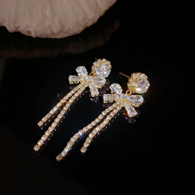 Bông Tai Tòn Teng Nơ Đính Đá Trắng Tua Rua Dáng Dài Siêu Sáng