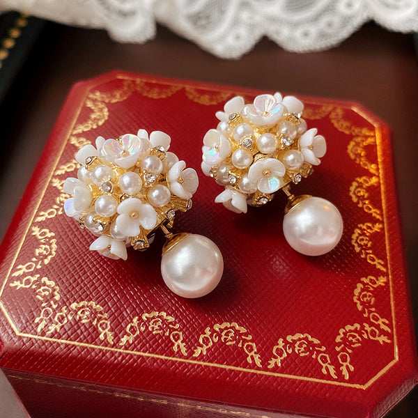 BÔNG TAI DÁNG DIOR CHÙM HOA XÀ CỪ TRẮNG HẠT TRAI CAO CẤP
