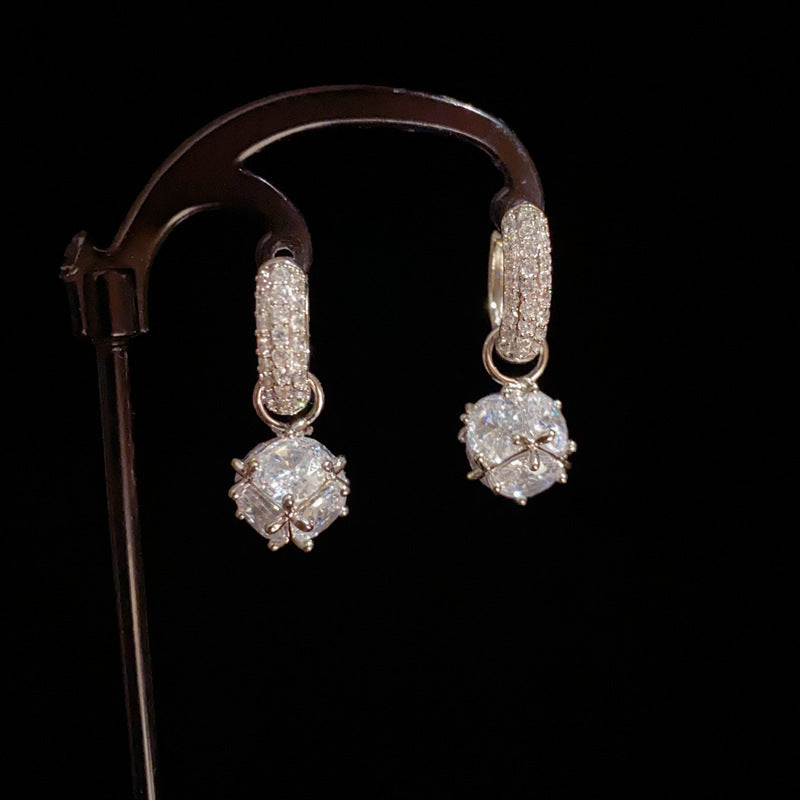 BÔNG TAI KHOEN TÒN TENG PHỐI ĐÁ LẬP PHƯƠNG NHIỀU MẶT 2 KIỂU THỜI TRANG