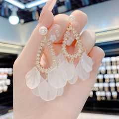 Bông Tai Tòn Teng Hình Giọt Nước Đính Đá Phối Cánh Hoa Trắng Nữ Tính