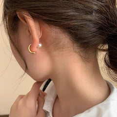 Bông Tai Khoen Chữ C Phối Hạt Trai Sau Sát Tai