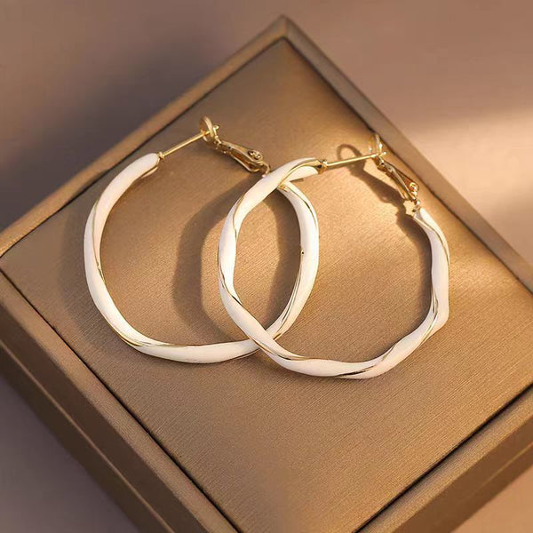 BÔNG TAI KHOEN TRÒN PHỦ TRẮNG CHỈ VÀNG CÁ TÍNH