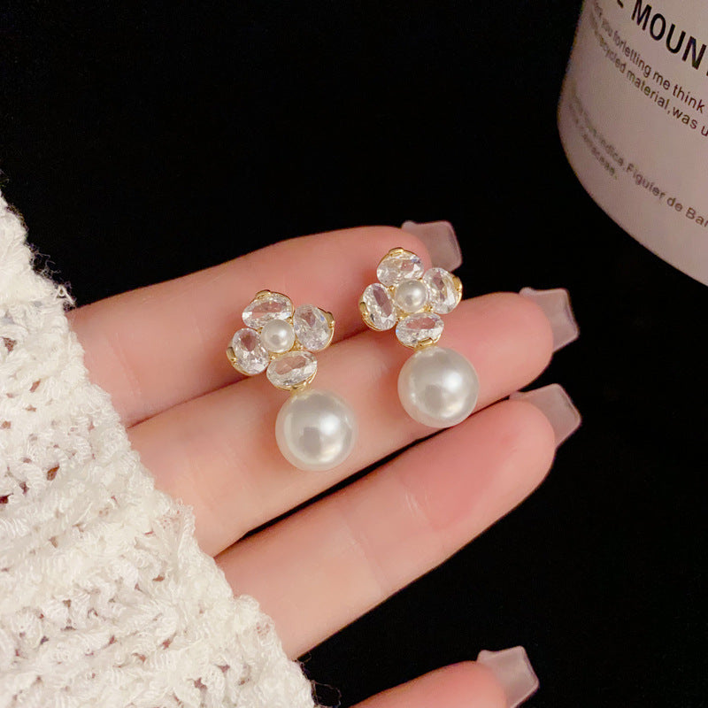 Bông Tai Tòn Teng Hoa 4 Cánh Nhuỵ Hạt Trai Phối Hạt Trắng Siêu Yêu