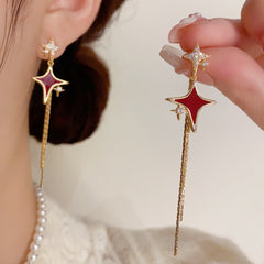 BÔNG TAI SAO BĂNG ĐỎ PHỐI ĐÁ TRẮNG TUA RUA DÁNG DÀI