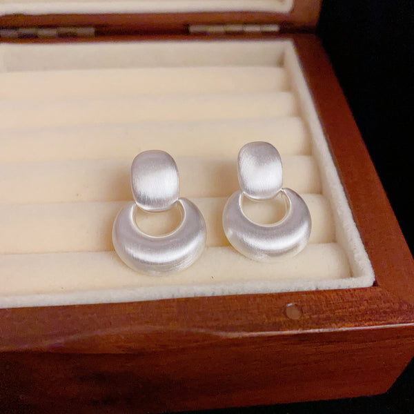 BÔNG TAI TÒN TENG TRÒN KHUYẾT BẠC NHÁM CÁ TÍNH