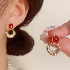 BÔNG TAI TÒN TENG OVAL ĐỎ PHỐI THOI ĐÍNH ĐÁ TRẮNG THỜI TRANG