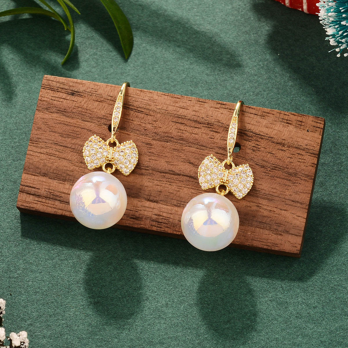 BÔNG TAI TÒN TENG HÌNH NƠ ĐÍNH ĐÁ TRẮNG PHỐI HẠT TRAI DẠNG MÓC