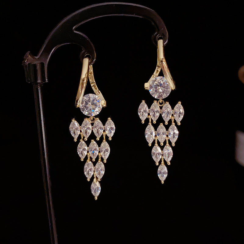 Bông Tai Tòn Teng Khoen Đính Đá Trắng Dáng Rơi