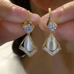 Bông Tai Khoen Xoắn Dáng Thoi Đính Đá Mắt Mèo Giọt Nước