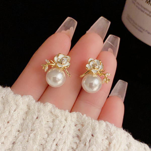 Bông Tai Hoa Hồng Rosie Đính Đá Phối Hạt Trai Trắng Sát Tai Nữ Tính