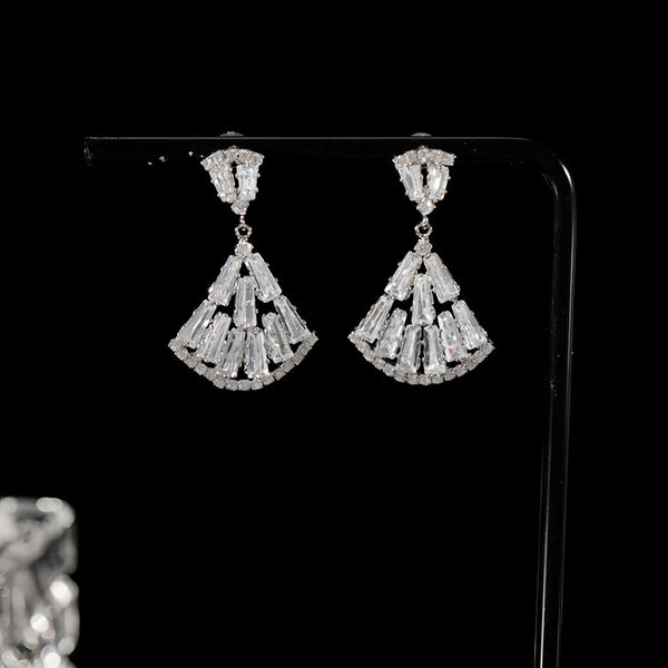 BÔNG TAI TÒN TENG DÁNG RẺ QUẠT ĐÍNH ĐÁ TRẮNG CHỮ NHẬT SIÊU SÁNG