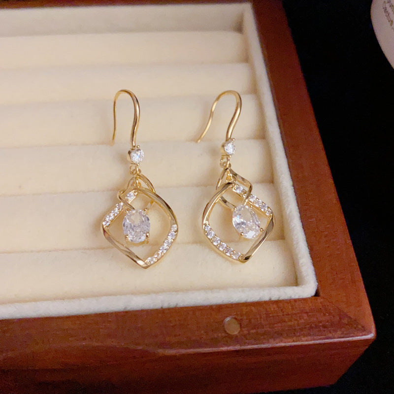 BÔNG TAI TÒN TENG DÁNG THOI ĐÔI XOẮN ĐÁ OVAL DẠNG MÓC