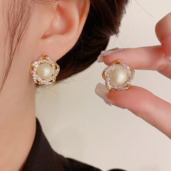 Bông Tai Dáng Hoa Nhuỵ Hạt Trai Viền Đá Trắng Sát Tai