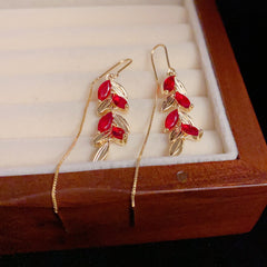 BÔNG TAI TÒN TENG HÌNH LÁ PHỐI ĐÁ ĐỎ DÁNG DÀI NỔI BẬT