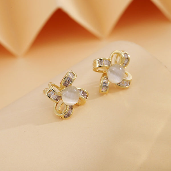 Bông Tai Hình Hoa 4 Cánh Cách Điệu Nhuỵ Đá Mắt Mèo Sát Tai