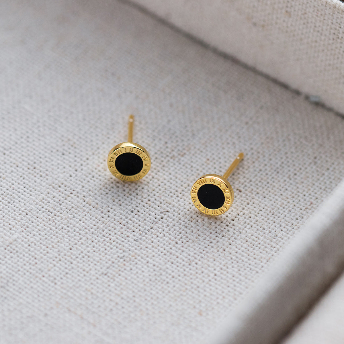 BÔNG TAI HÌNH TRÒN ĐEN PHỐI VIỀN VÀNG LA MÃ NHỎ XINH