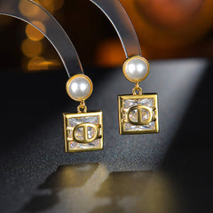 BÔNG TAI TÒN TENG HẠT TRAI PHỐI VUÔNG ĐÁ TRẮNG CHỮ CD