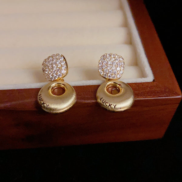 BÔNG TAI TÒN TENG VUÔNG ĐÁ PHỐI TRÒN VÀNG NHÁM LUCKY THỜI TRANG