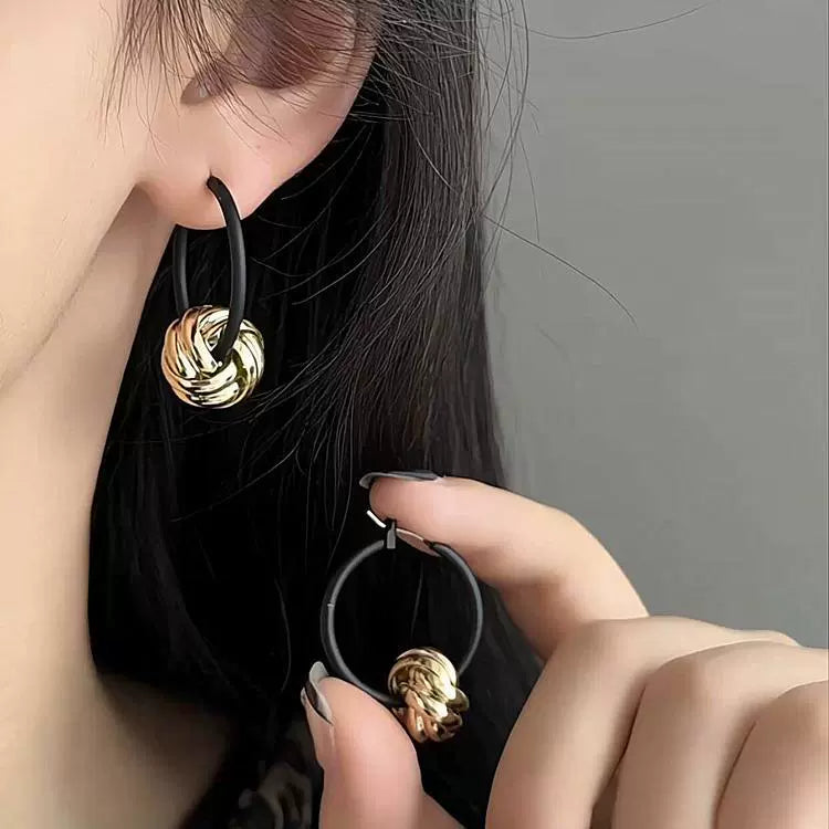 BÔNG TAI KHOEN ĐEN NHÁM PHỐI CẦU VÀNG 2 KIỂU THỜI TRANG