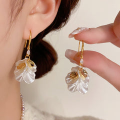 Bông Tai Tòn Teng Cánh Hoa Trắng Phối Đá Siêu Yêu