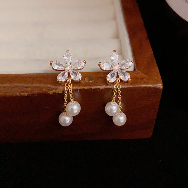 BÔNG TAI TÒN TENG HOA MAI 5 CÁNH ĐÍNH ĐÁ TRẮNG 2 SỢI NỮ TÍNH