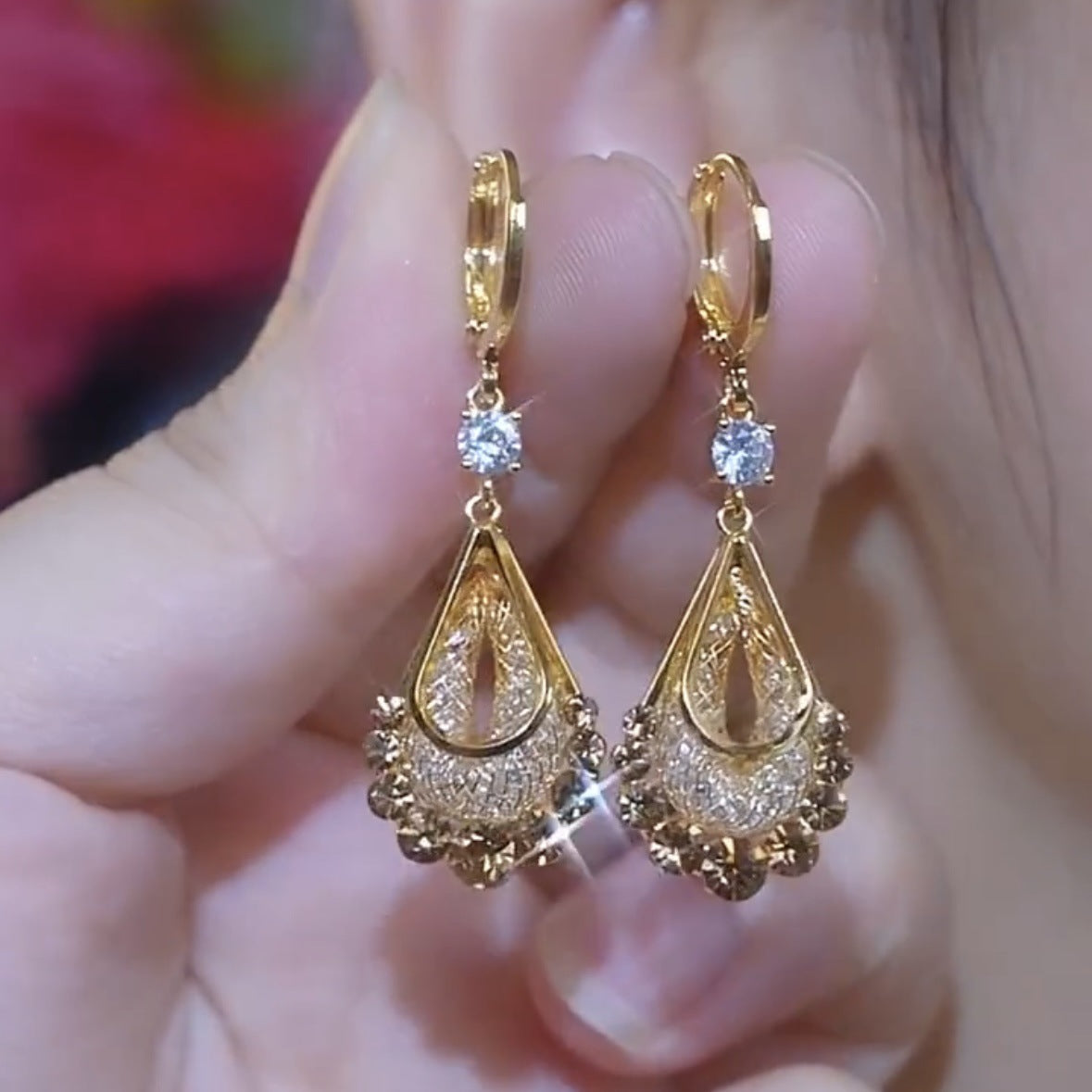 BÔNG TAI KHOEN TÒN TENG DÁNG GIỌT NƯỚC PHỐI LƯỚI ĐÁ SÁNG VIỀN ĐÁ NÂU TRÀ THỜI TRANG