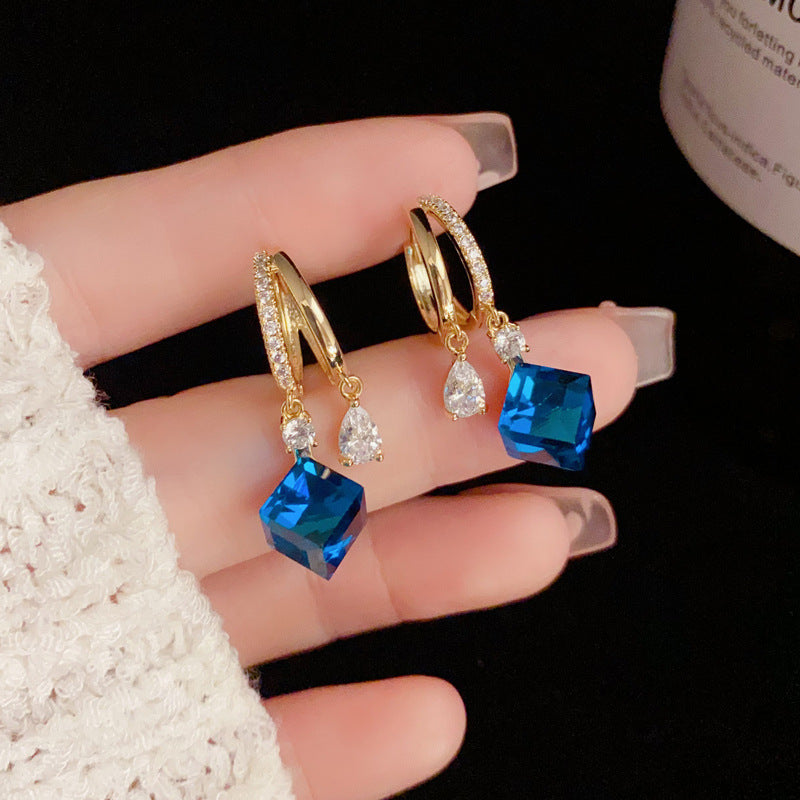 Bông Tai Khoen Phối Đá Lập Phương Xanh Coban Cuốn Hút