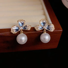 BÔNG TAI TÒN TENG HOA 3 CÁNH XANH ĐÍNH ĐÁ PHỐI HẠT TRAI TRẮNG CAO CẤP