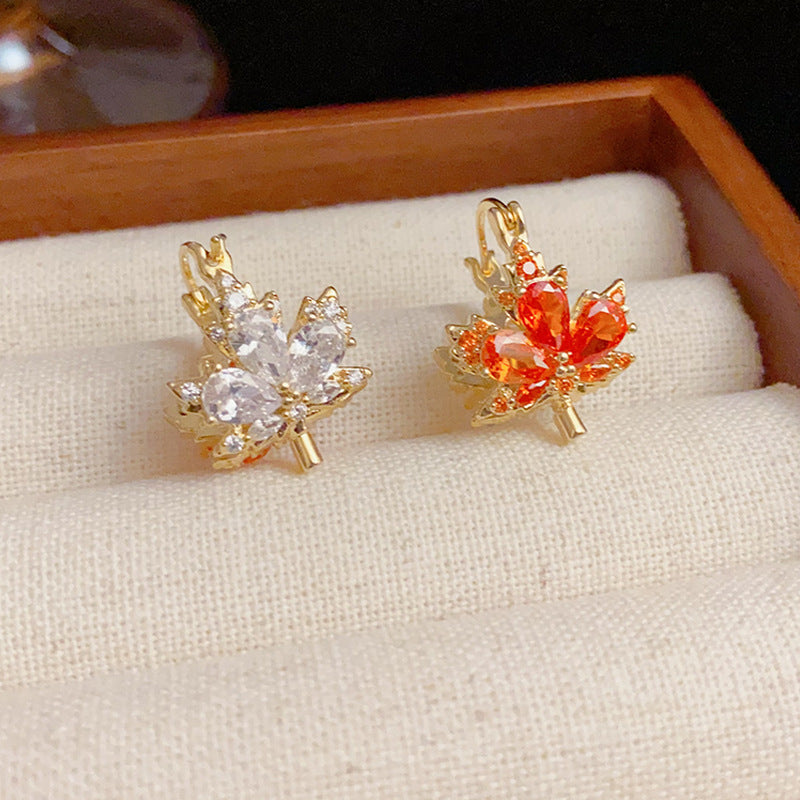 BÔNG TAI KHOEN LÁ PHONG ĐÍNH ĐÁ 2 MÀU 2 MẶT THỜI TRANG