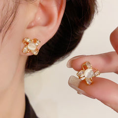Bông Tai Hình Hoa 4 Cánh Cách Điệu Nhuỵ Đá Mắt Mèo Sát Tai