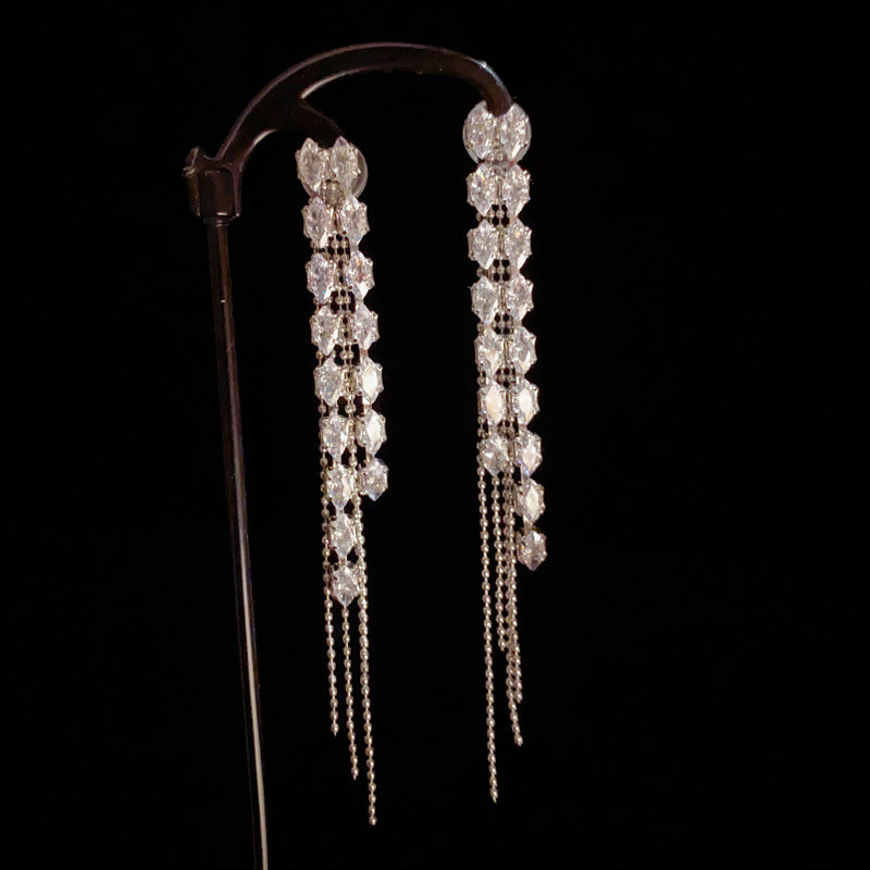 BÔNG TAI TÒN TENG 2 HÀNG ĐÁ DÁNG RƠI PHỐI TUA RUA THỜI TRANG