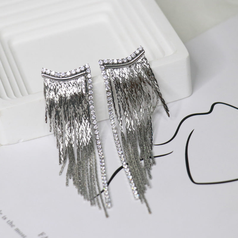 Bông Tai Vành Tua Rua Trắng Đính Đá Dáng Dài