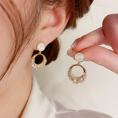 Bông Tai Tòn Teng Tròn Đôi Đính Đá Phối Xà Cừ Trắng Cá Tính