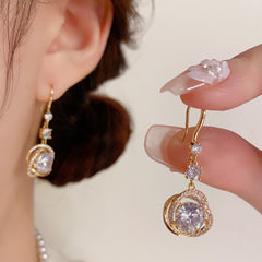 BÔNG TAI TÒN TENG VIỀN XOẮN DÁNG HOA ĐÁ TRÒN TRẮNG DẠNG MÓC