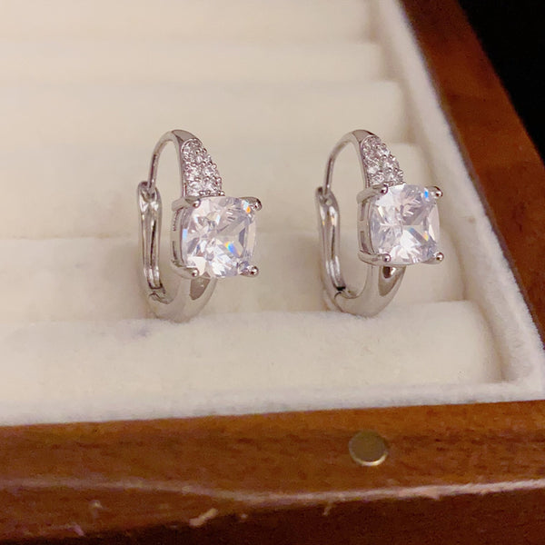 BÔNG TAI KHOEN TRÒN MẶT ĐÁ VUÔNG PHỐI ĐÁ TẤM THỜI TRANG