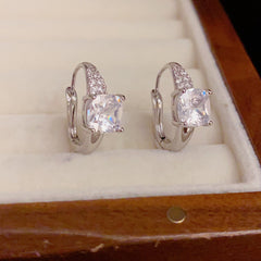 BÔNG TAI KHOEN TRÒN MẶT ĐÁ VUÔNG PHỐI ĐÁ TẤM THỜI TRANG